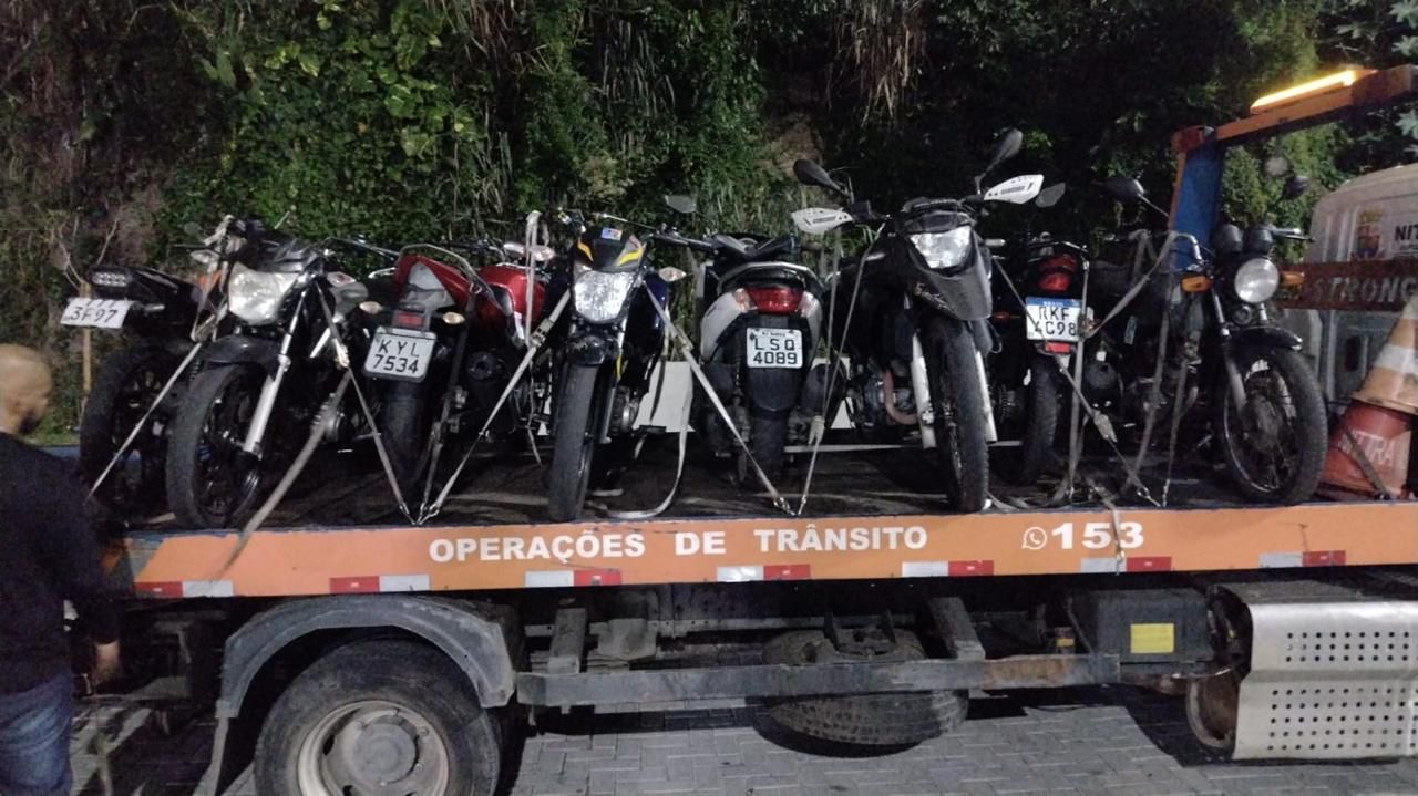 Pente fino nas motos irregulares! Ação conjunta apreende motos e Coíba barulho em Niterói