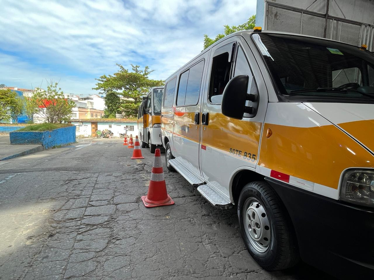 Prefeitura de São Gonçalo prorroga prazo para credenciamento de táxis, veículos de transporte escolar e ônibus para a vistoria 2026
