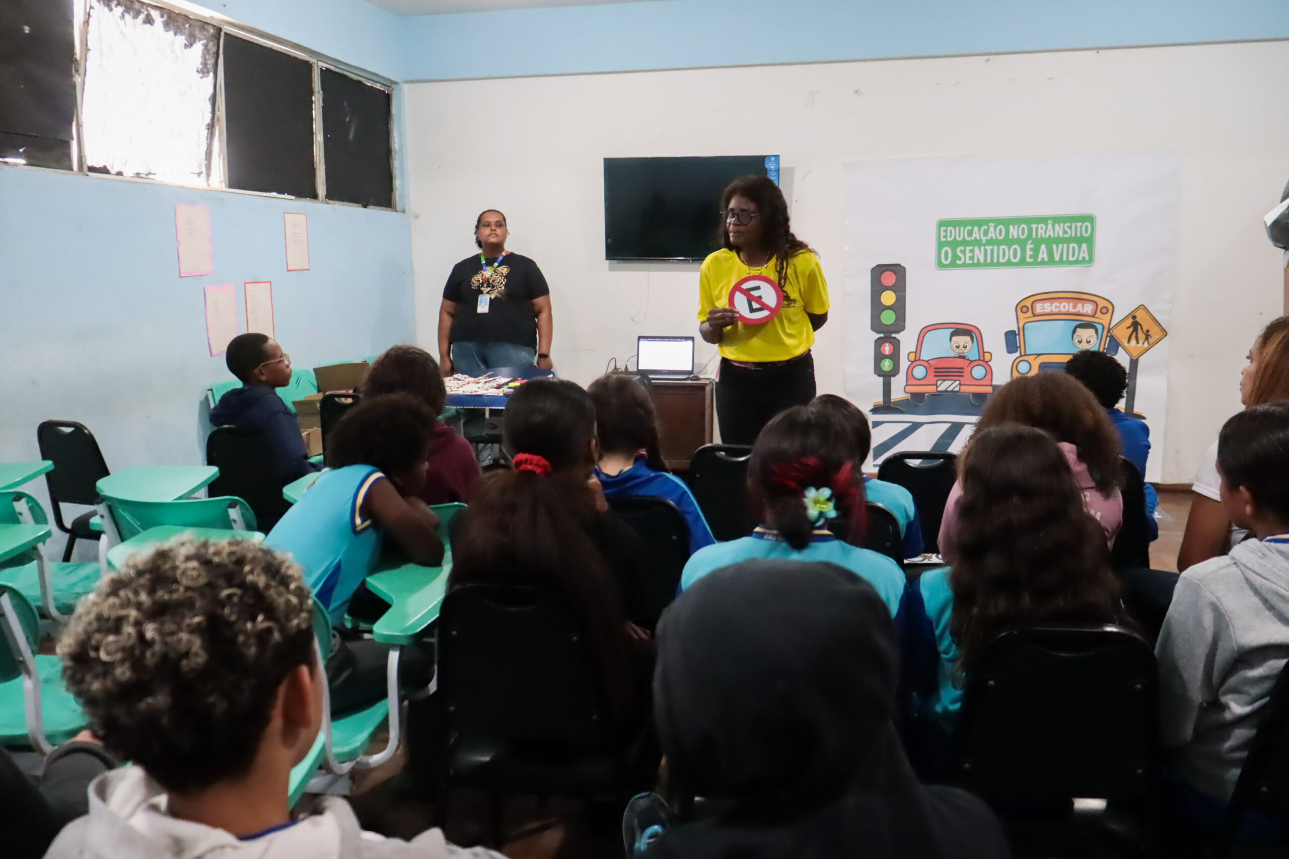 São Gonçalo dá início ao Maio Amarelo com campanha educativa em escola municipal