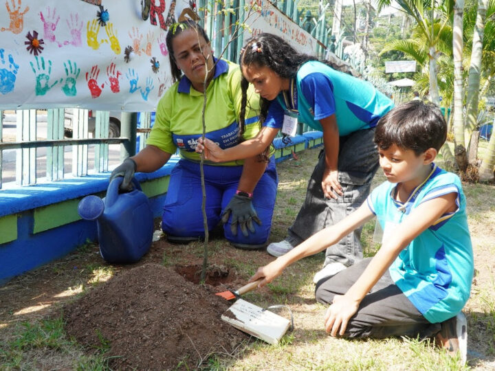 Prefeitura dá início à Semana Internacional da Reciclagem na praça do Zé Garoto