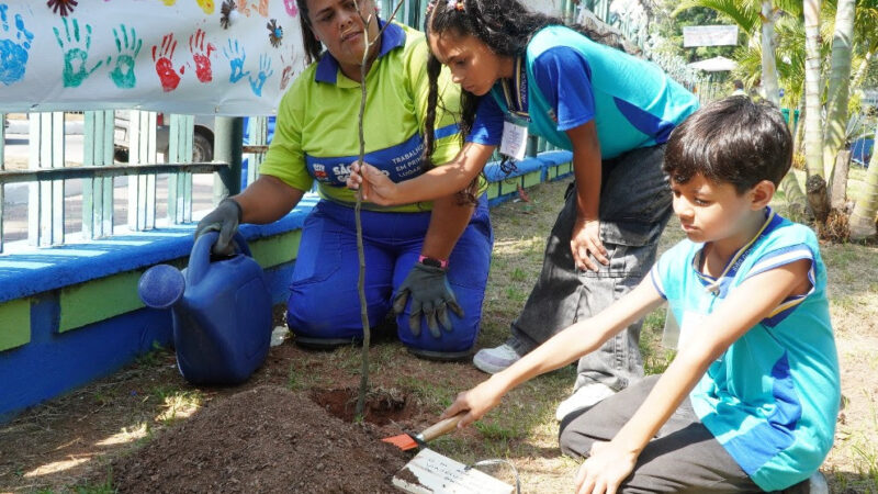 Prefeitura dá início à Semana Internacional da Reciclagem na praça do Zé Garoto