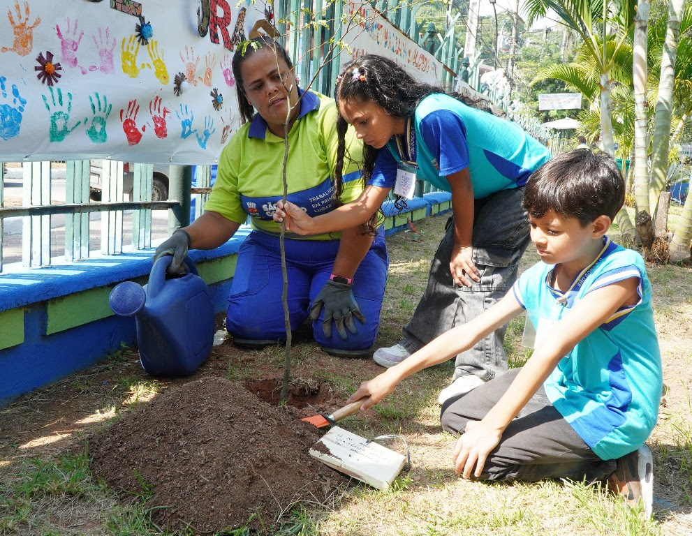 Prefeitura dá início à Semana Internacional da Reciclagem na praça do Zé Garoto