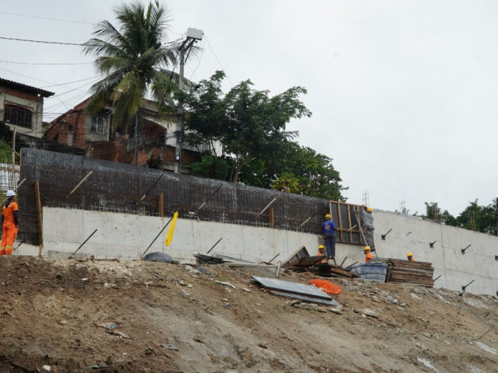 Avançam as obras de contenção de encosta no Lindo Parque