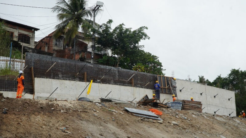 Avançam as obras de contenção de encosta no Lindo Parque