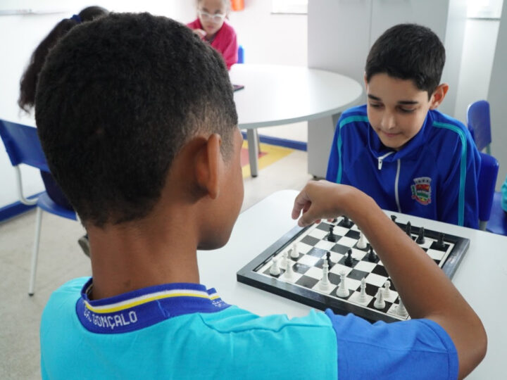 Educação adota aulas de xadrez como atividade extracurricular