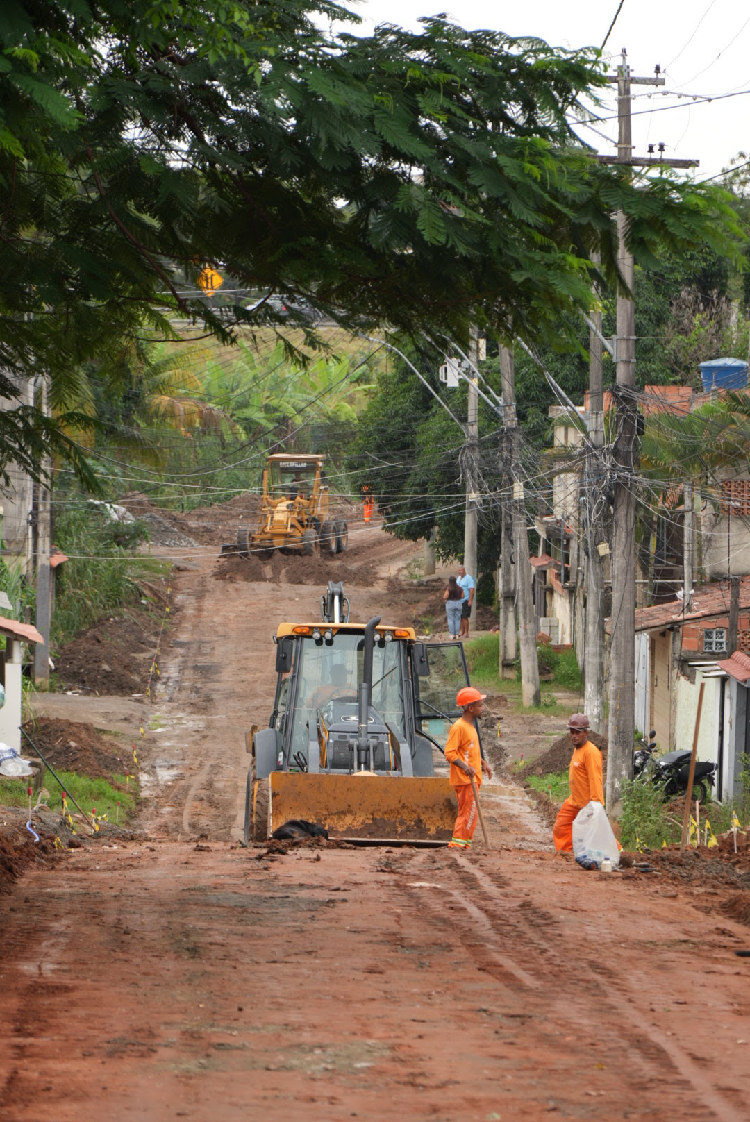Moradores comemoram obras nos bairros Luiz Caçador e Salgueiro