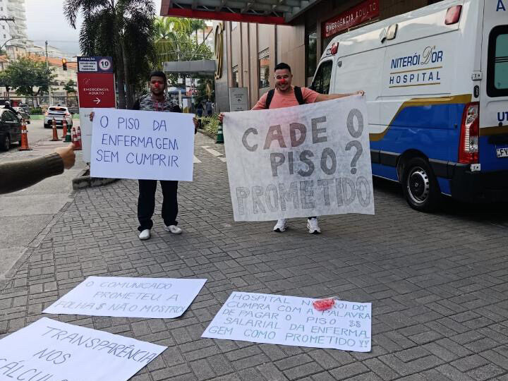 Trabalhadores da enfermagem fazem ato em frente ao Hospital Niterói D’Or e cobram respeito ao piso da categoria