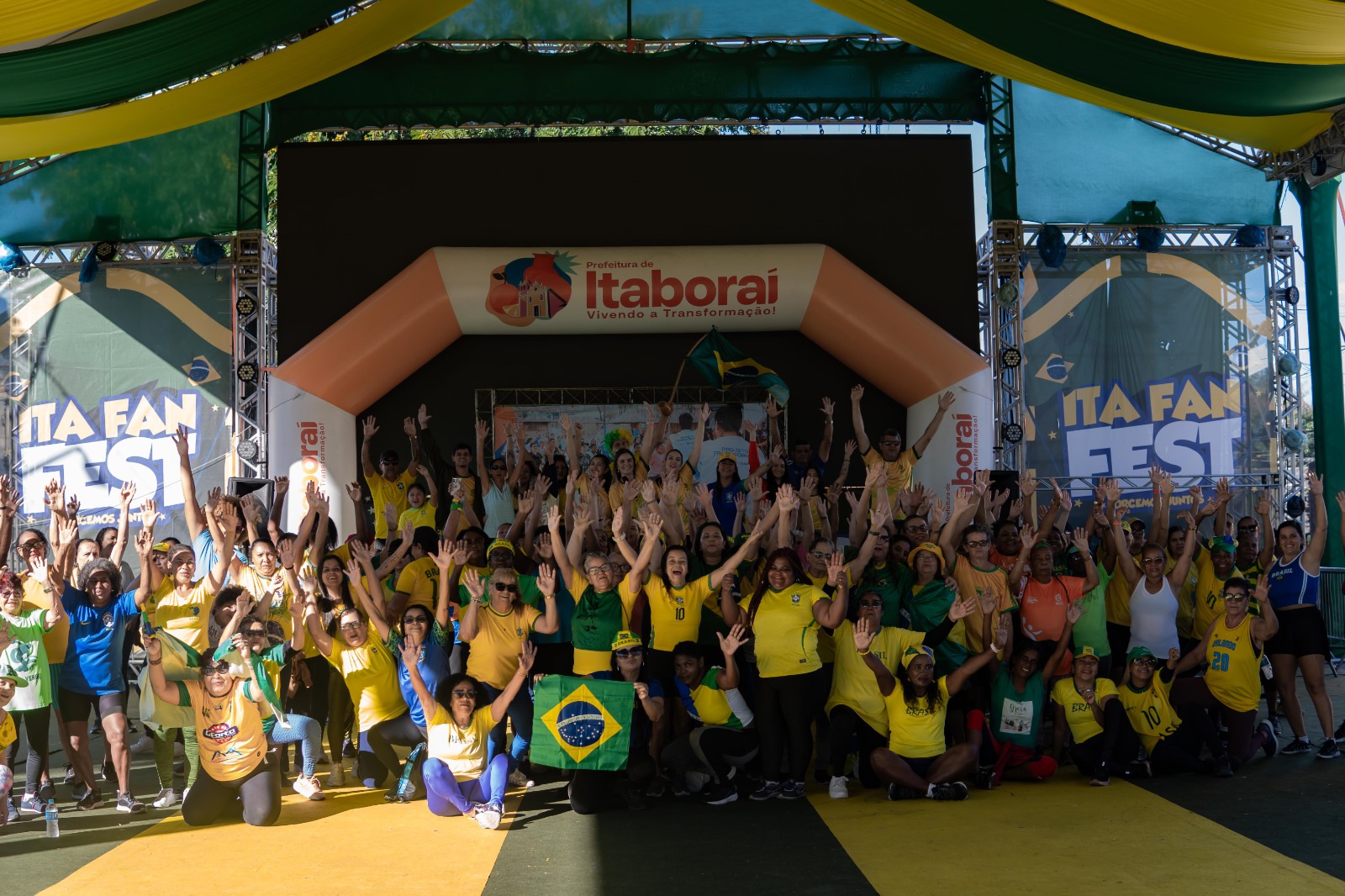 Aulão TransformAção realiza edição especial na Praça Marechal Floriano Peixoto com clima de Copa e muita animação
