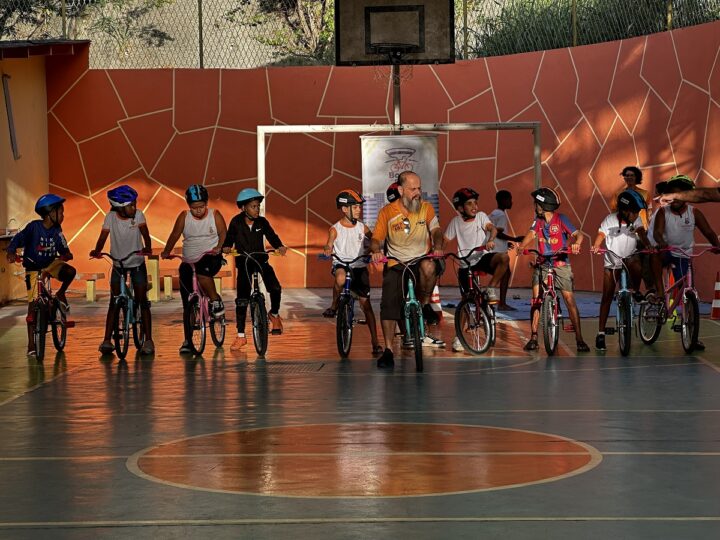 Bora de Bike encerra ciclo na Escola Santos Dumont e amplia atuação em Niterói