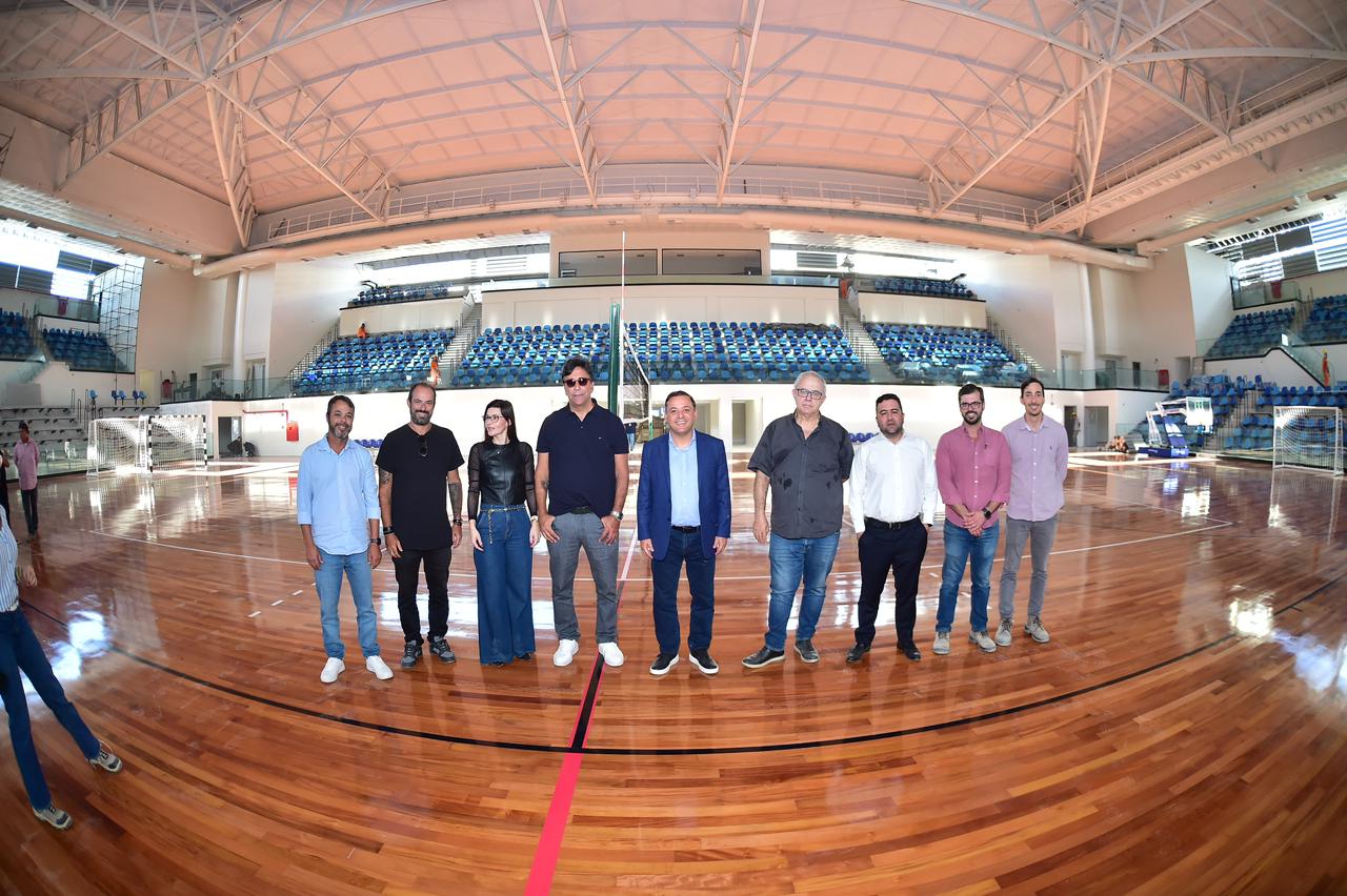 Em reta final das obras, prefeito Rodrigo Neves vistoria Arena Niterói ao lado do secretário de Esporte e Lazer
