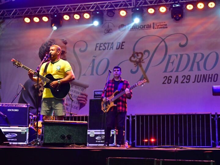 Festa de São Pedro reúne centenas de fiéis para a Santa missa e procissão de encerramento e shows