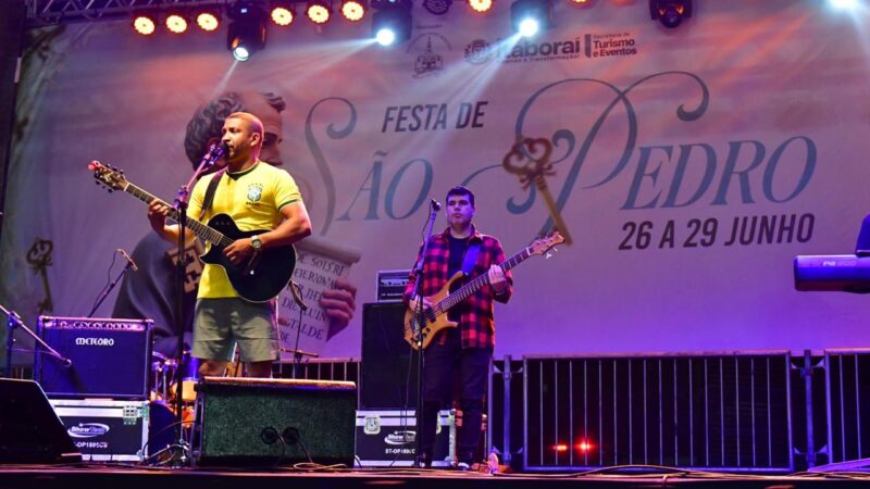 Festa de São Pedro reúne centenas de fiéis para a Santa missa e procissão de encerramento e shows