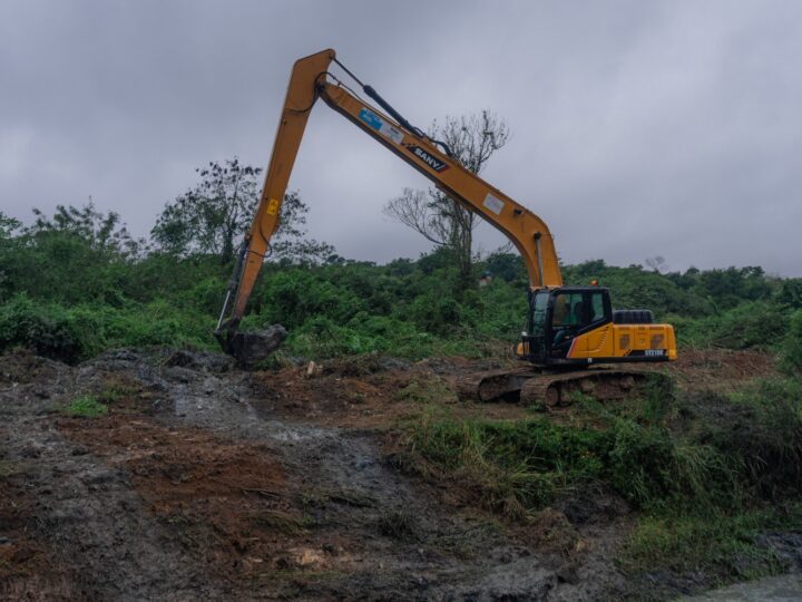 Itaboraí avança com limpeza e desassoreamento de rios por meio do programa Limpa Rio