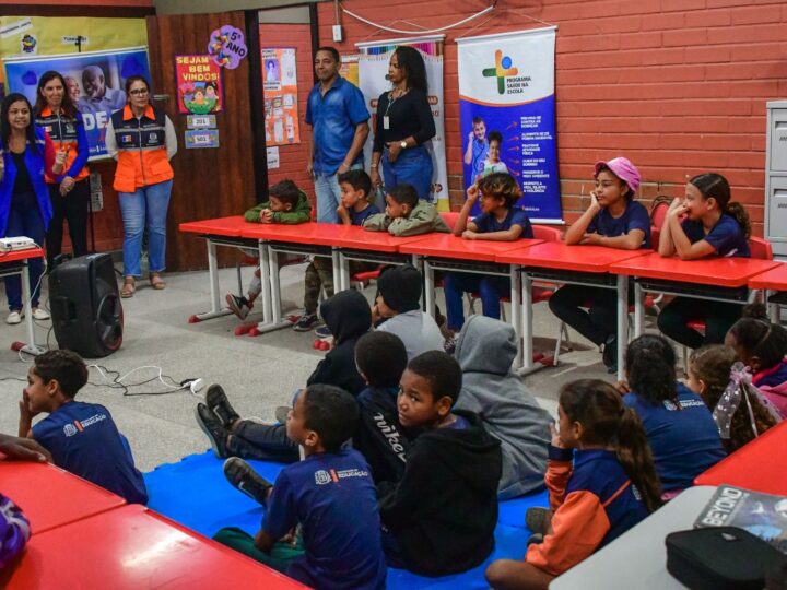Palestra em escola municipal reforça conscientização e combate à violência contra a pessoa idosa em Itaboraí