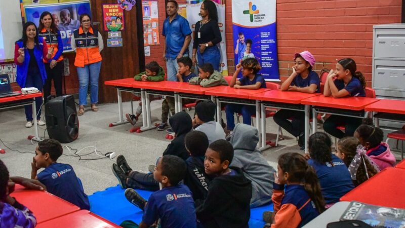 Palestra em escola municipal reforça conscientização e combate à violência contra a pessoa idosa em Itaboraí