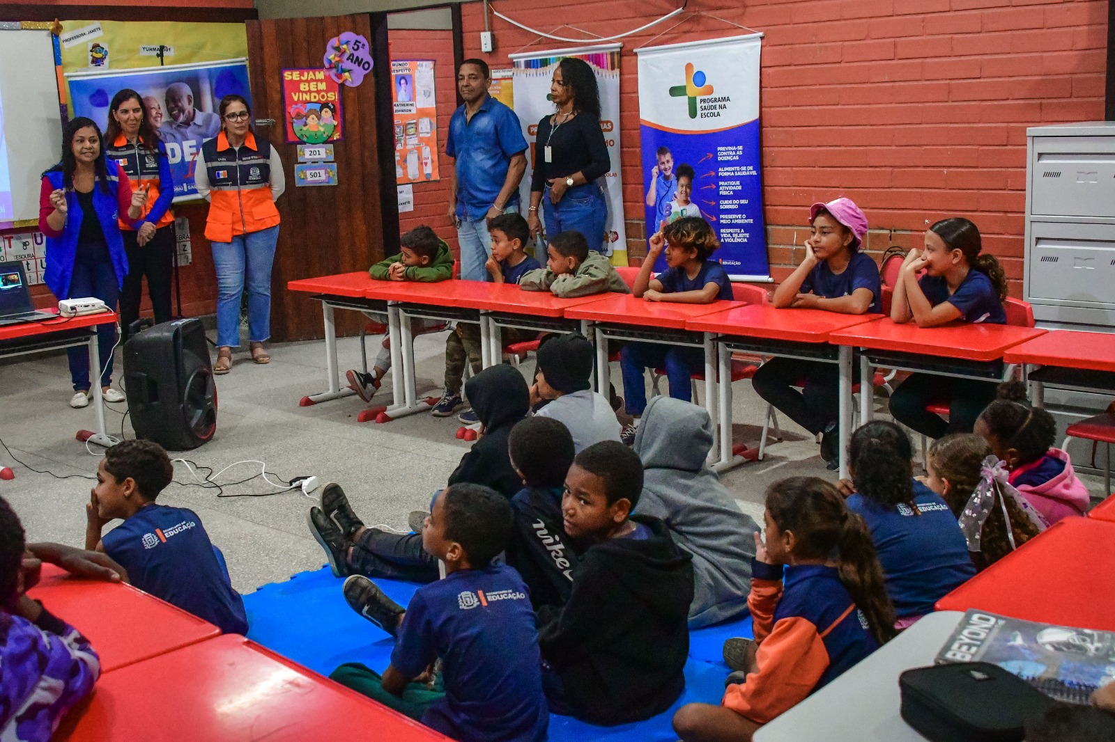 Palestra em escola municipal reforça conscientização e combate à violência contra a pessoa idosa em Itaboraí