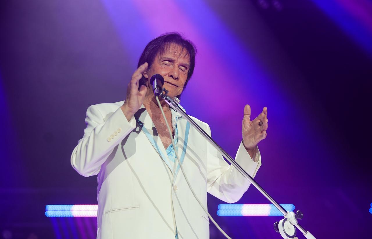 Duas noites de muitas emoções com Roberto Carlos marcam abertura da Arena Niterói