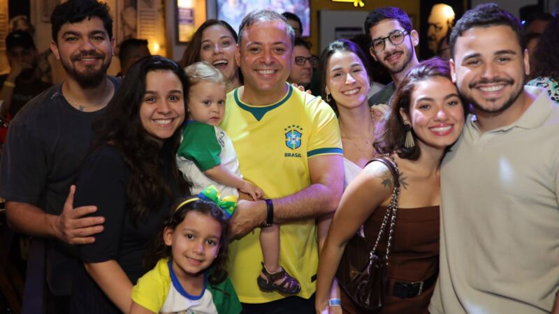 Rodrigo Neves celebra 50 anos ao lado da família e de lideranças políticas do Rio de Janeiro