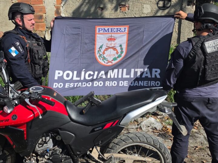 7º BPM apreende pistola e motocicleta após ação na comunidade da Santa Luzia, em São Gonçalo