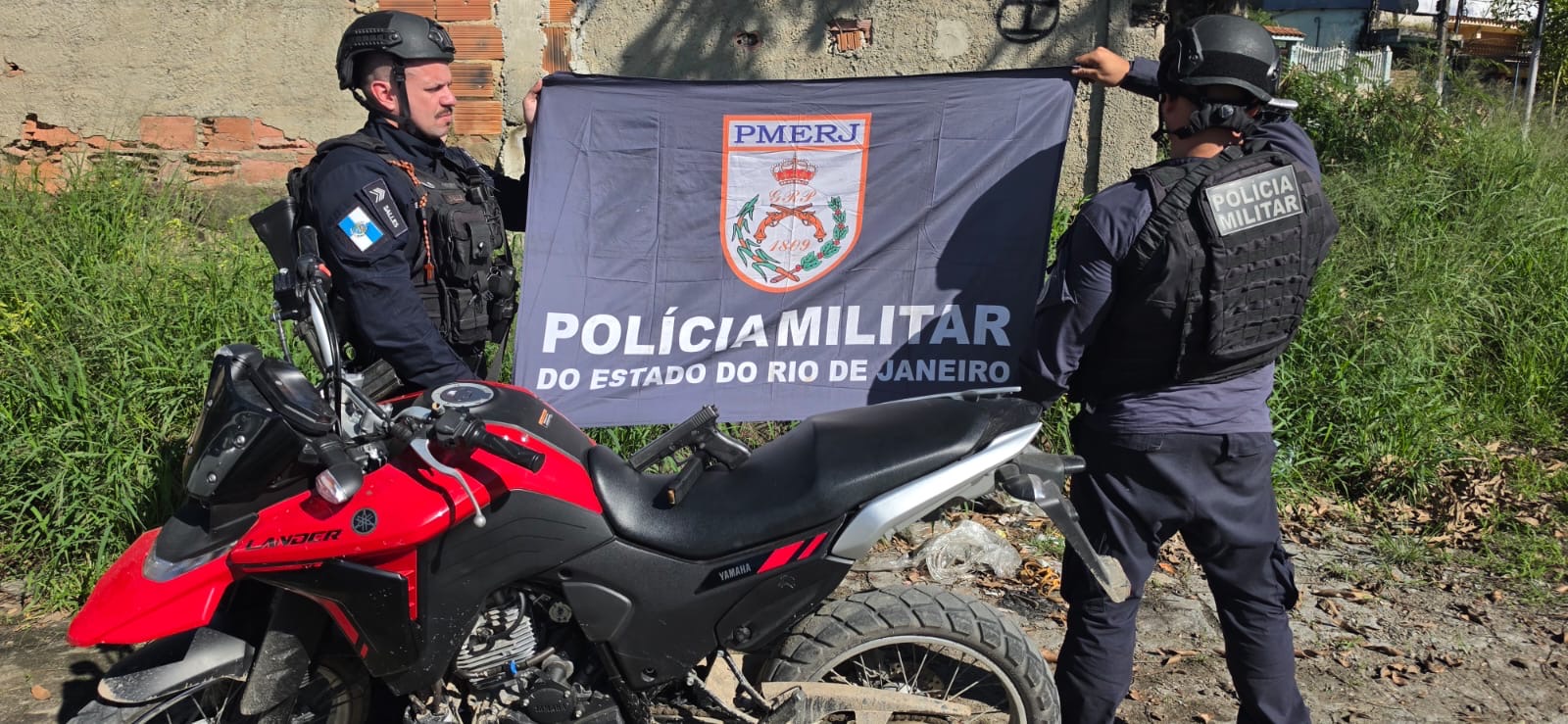 7º BPM apreende pistola e motocicleta após ação na comunidade da Santa Luzia, em São Gonçalo