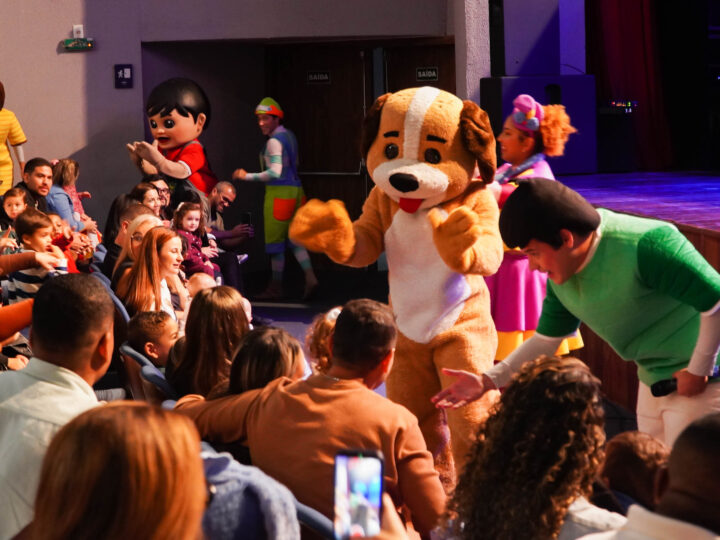 Alunos da UMEI do Jardim Miriambi conhecem o Teatro Municipal