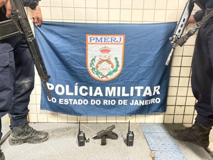 GAT DELTA; apreende pistola e prende dois suspeitos durante ação na comunidade do Inferninho, em Piratininga