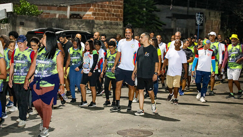 Maricá: caminhada noturna de incentivo à saúde reúne mais de 800 pessoas em São José do Imbassaí