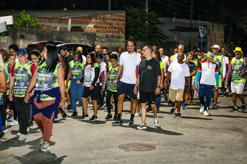 Maricá: caminhada noturna de incentivo à saúde reúne mais de 800 pessoas em São José do Imbassaí