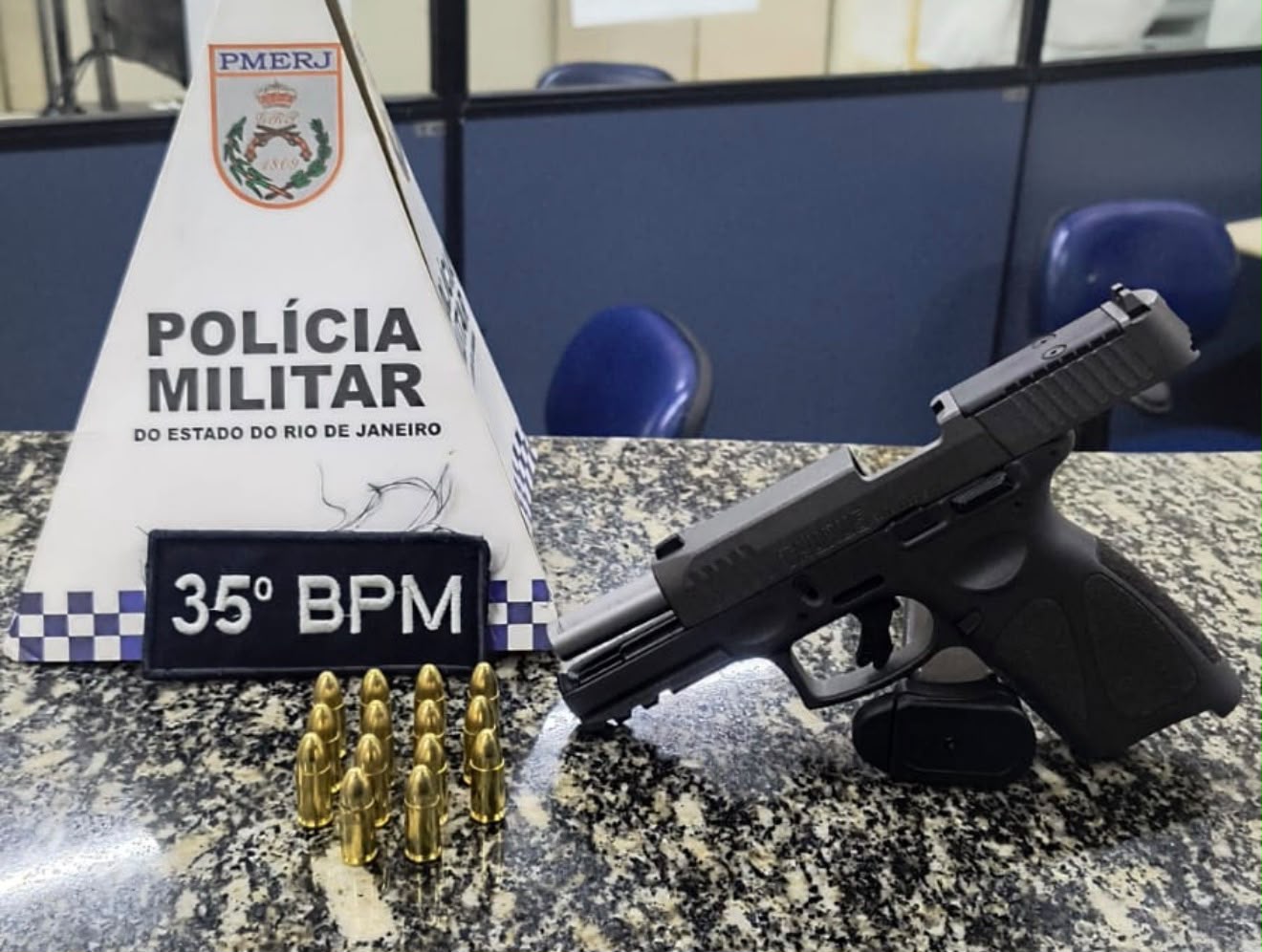 35º BATALHÃO PRENDE CAC POR PORTE IRREGULAR DE ARMA DURANTE ABORDAGEM EM SILVA JARDIM