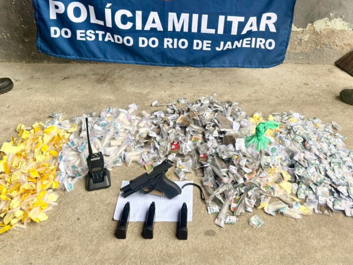 GAT do 12º BPM prende dois suspeitos e apreende pistola e drogas em Maricá