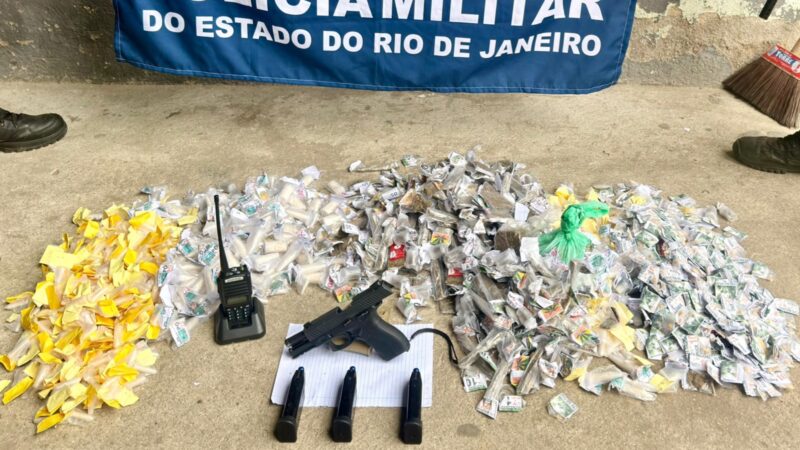 GAT do 12º BPM prende dois suspeitos e apreende pistola e drogas em Maricá