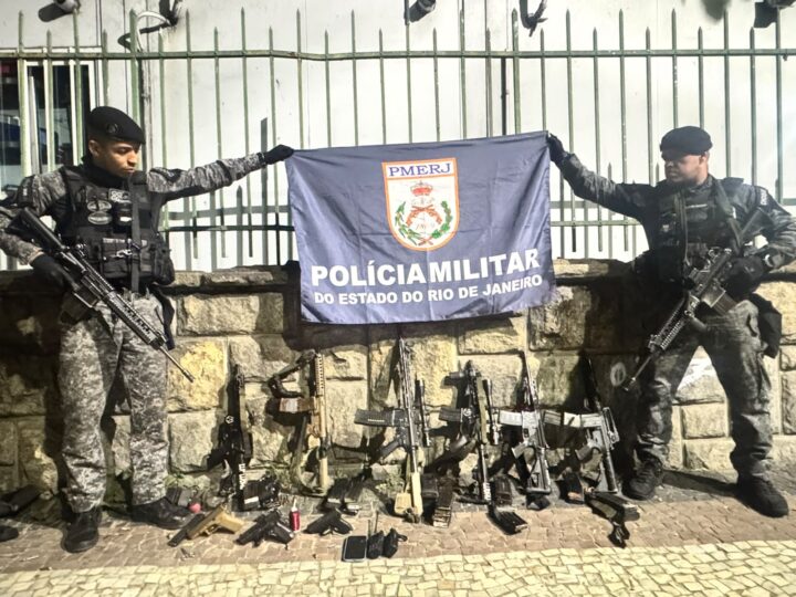 URGENTE | Intensa perseguição na Avenida Brasil termina com confronto na Maré; um policial morre, outro fica gravemente ferido e seis fuzis são apreendidos