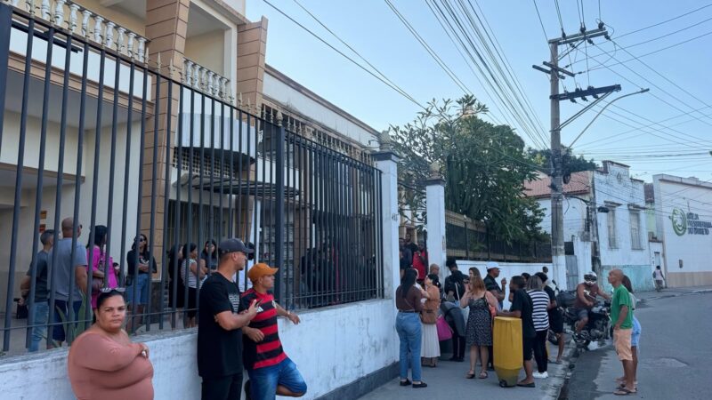 Tristeza e dor marcam sepultamento de Vitor, vítima de acidente envolvendo três motocicletas em Niterói