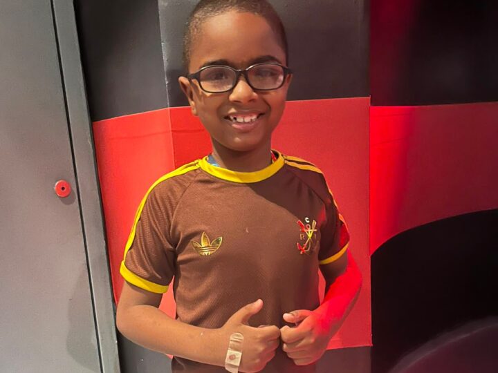 Heberth, menino de 8 anos morador de Niterói, está há três meses sem remédio para tratar hemofilia; mãe faz apelo por ajuda