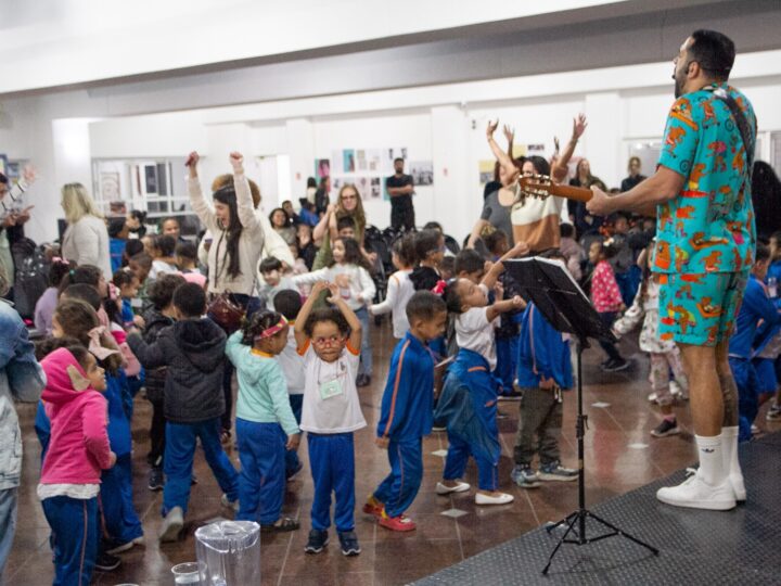 Tô de Férias na Escola começa com música, brincadeiras e alimentação de qualidade para estudantes da Rede Municipal de Niterói