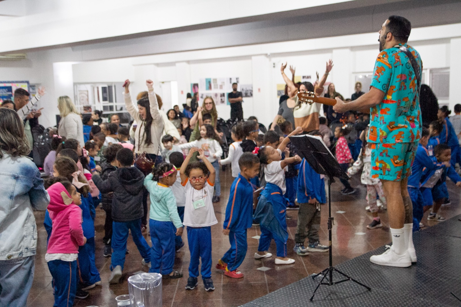 Tô de Férias na Escola começa com música, brincadeiras e alimentação de qualidade para estudantes da Rede Municipal de Niterói