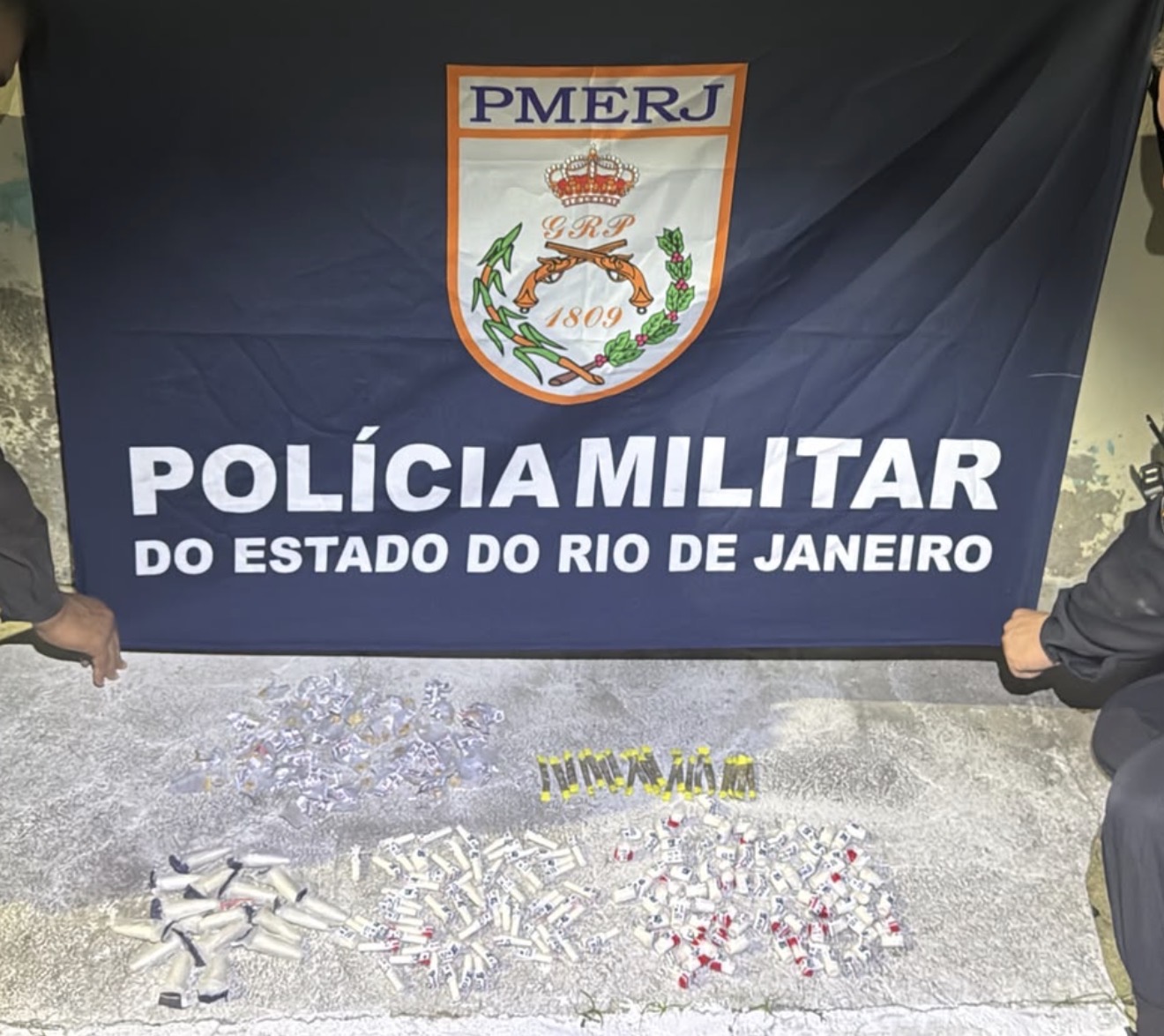 ADOLESCENTE É APREENDIDO COM COCAÍNA, CRACK E MACONHA DURANTE AÇÃO DO 12º BPM EM MARICÁ