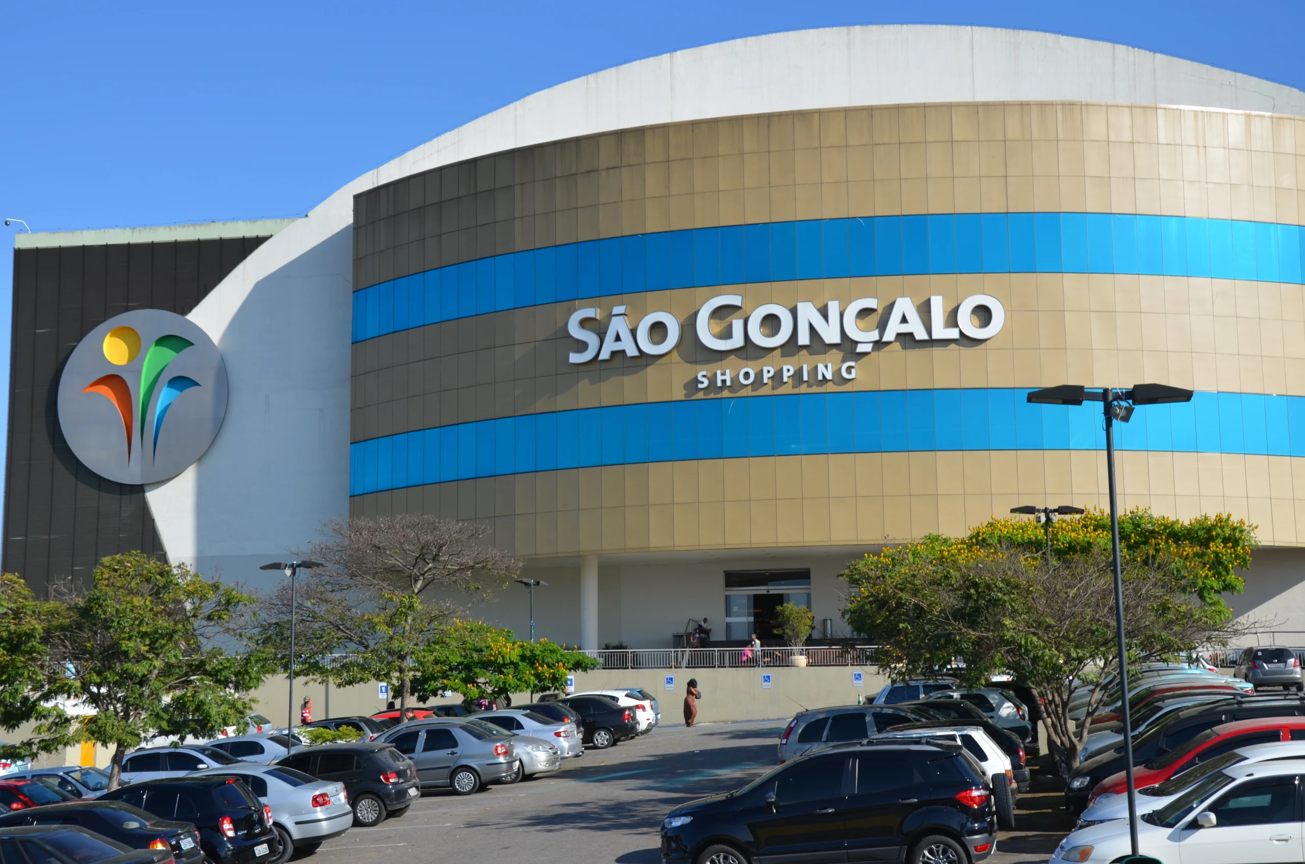 São Gonçalo Shopping fica sem energia neste sábado após desarme de linha na rede elétrica