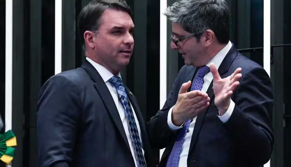 Carlos Jordy fica fora da disputa ao Senado pelo PL; Flávio Bolsonaro define Carlos Portinho como pré-candidato