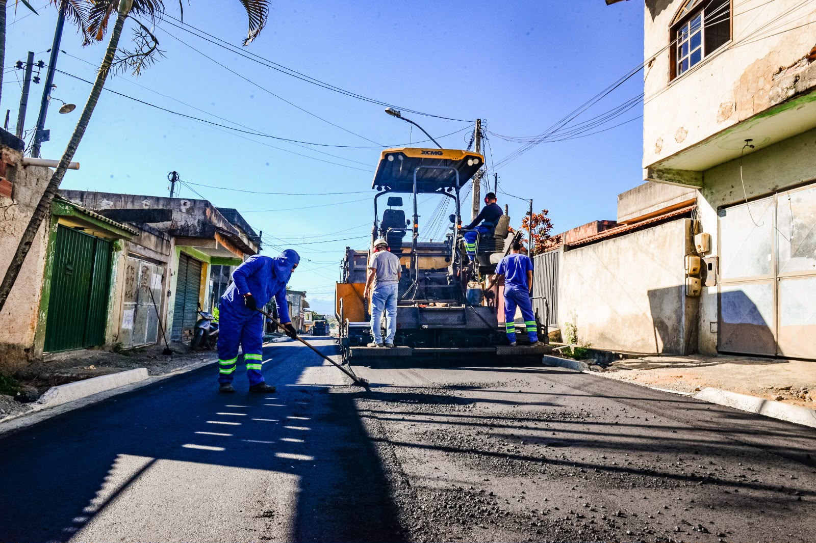 Itaboraí avança com obras de pavimentação em Vila Brasil
