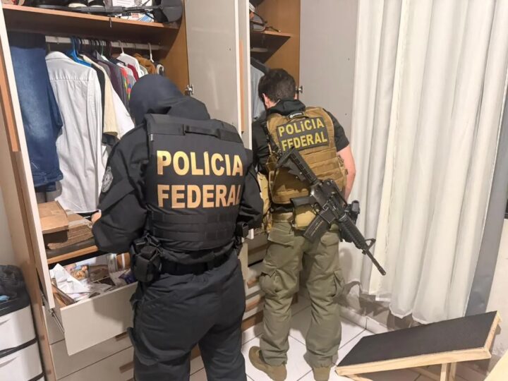 Polícia Federal realiza operação no Jardim Catarina e prende dois suspeitos de tráfico durante cumprimento de mandados