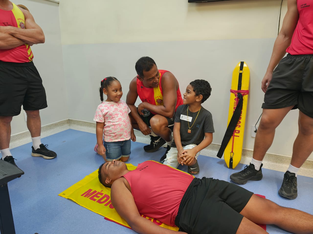 Hospital Getúlio Vargas Filho promove ação educativa com bombeiros para prevenção de afogamentos