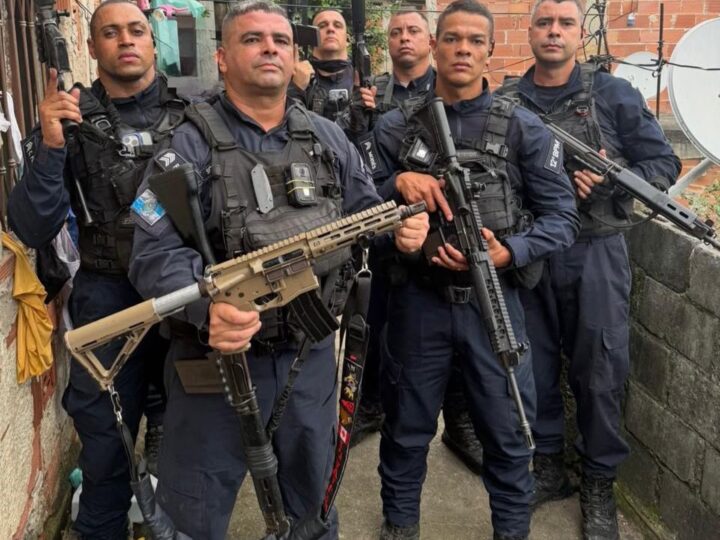 GAT Delta do 12º BPM apreende fuzil e drogas durante ação no Morro do Cavalão, em Niterói