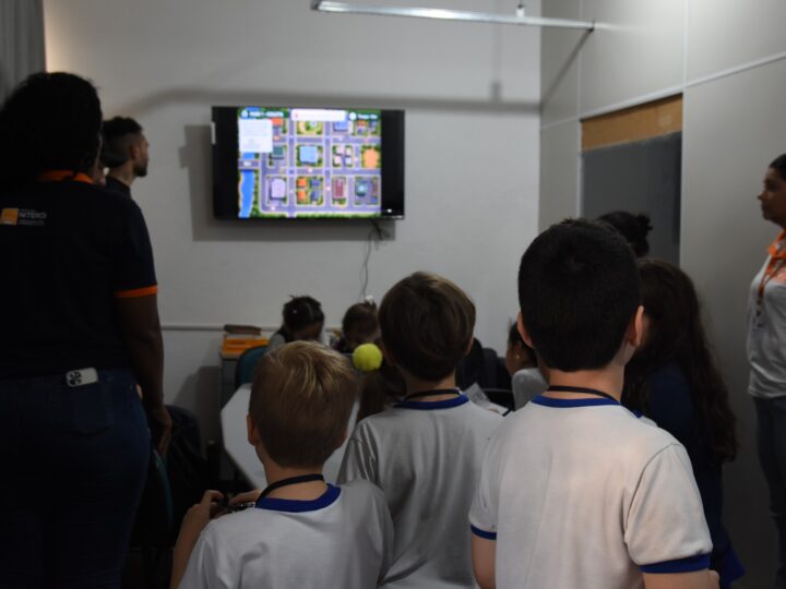 Atividade promovida pela Clin apresenta às crianças os impactos positivos da coleta seletiva