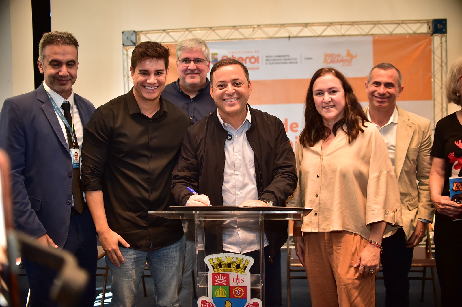 Prefeitura de Niterói lança Programa Rede Caramelo para proteção de animais