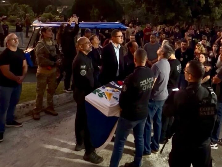 Dor e emoção marcam a despedida do policial civil Carlos Alberto Freire Neto em Niterói