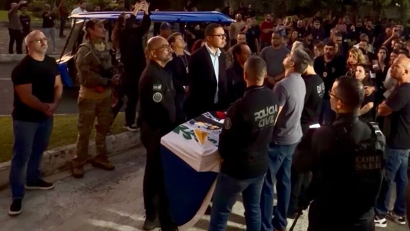 Dor e emoção marcam a despedida do policial civil Carlos Alberto Freire Neto em Niterói