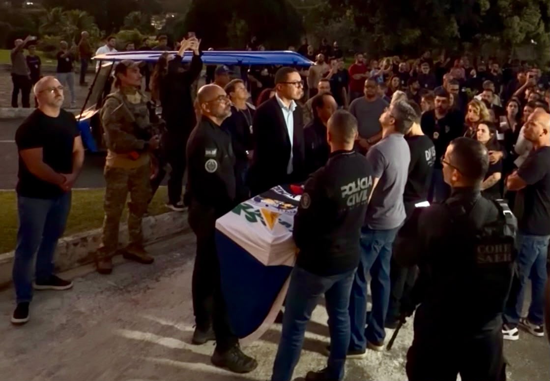 Dor e emoção marcam a despedida do policial civil Carlos Alberto Freire Neto em Niterói