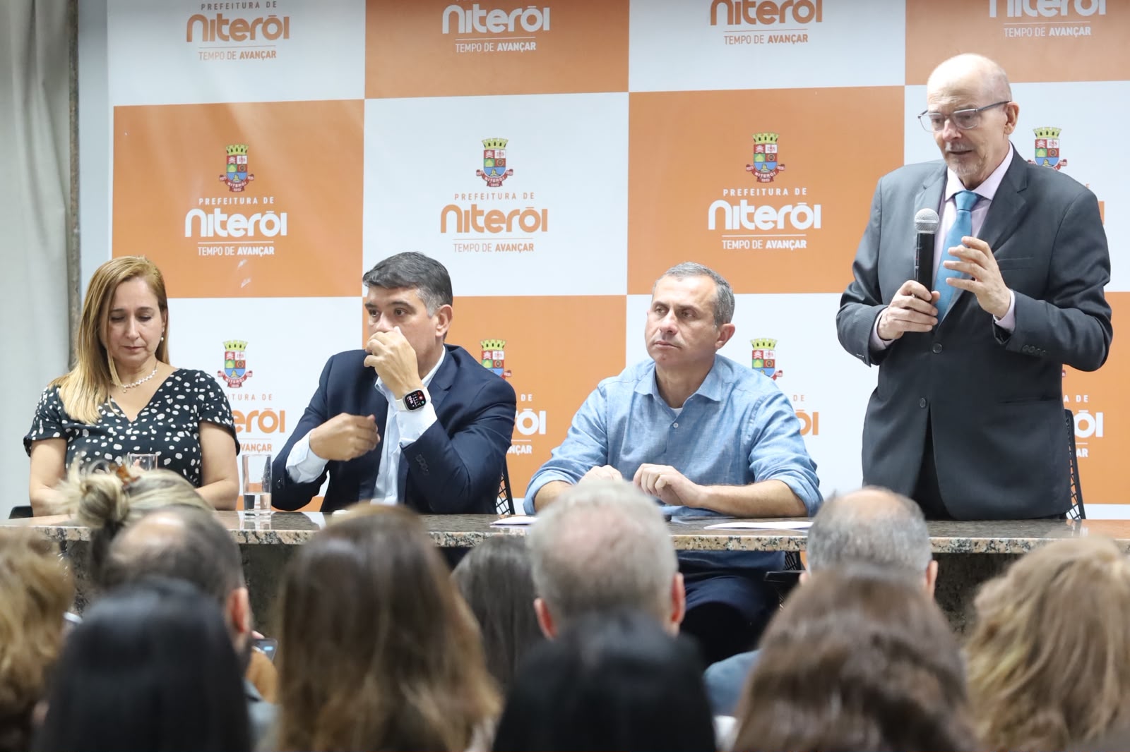 Niterói Empreendedora realiza mais uma entrega de cheques simbólicos para beneficiários do programa