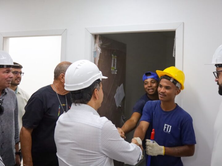 Prefeito Rodrigo Neves vistoria implantação do Supercentro de Exames e obras de nova escola na Região Oceânica